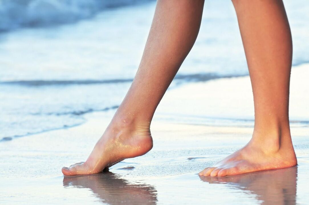 Prevención de las varices al caminar descalzo sobre el agua. 